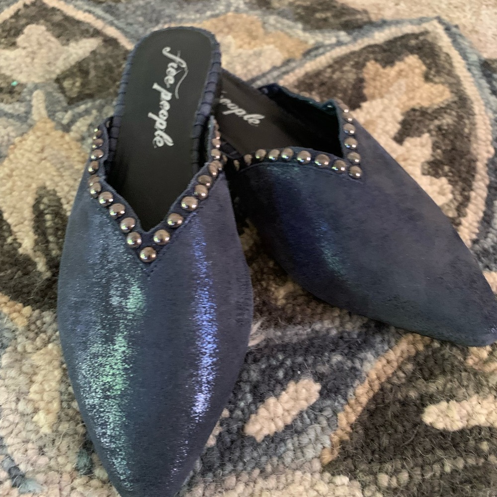 Free People blue metallic studded slides. Sz 38